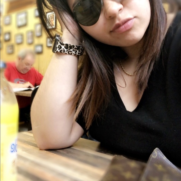 Shoe Lover. Bag Addict. Fashion Junkie. - Picture 1 of 2